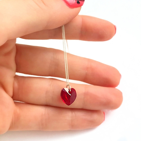 SOLD!! Red swarovski heart crystal pendant on sterling silver chain - Picture 2 of 3